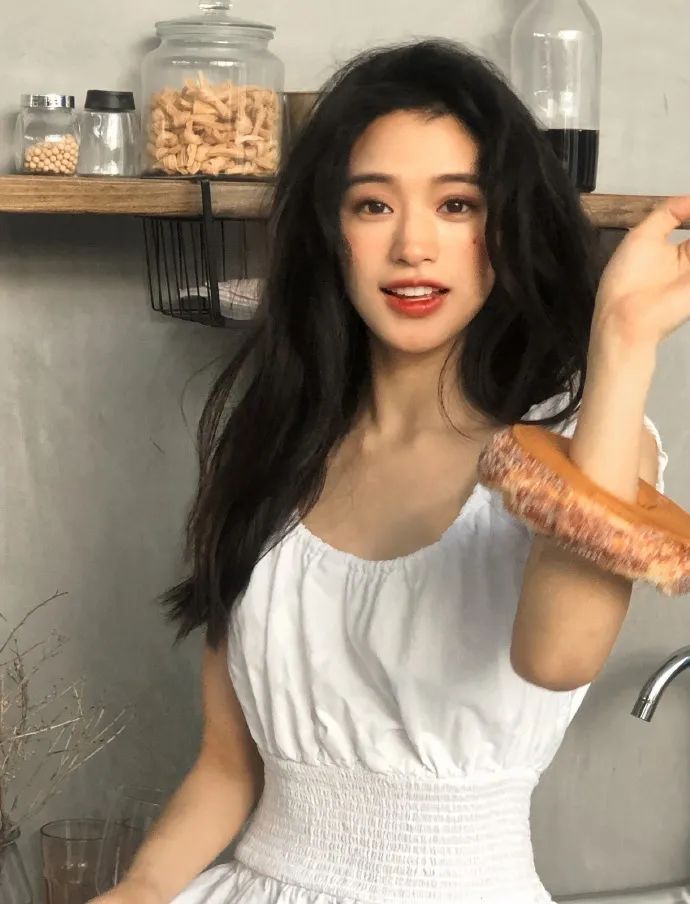 被全民吐槽照骗 绿茶,一年后竟靠脸美上热搜?