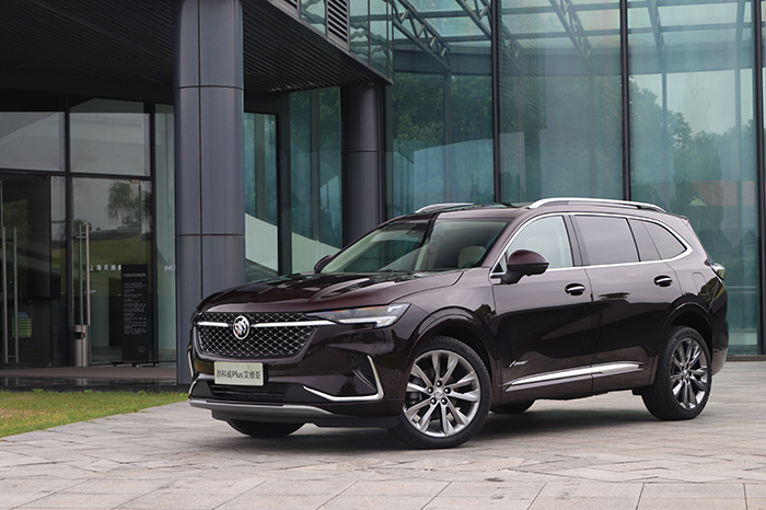 但细看昂科威plus的外观,你就会发现它和市面上很多中大型7座suv造型