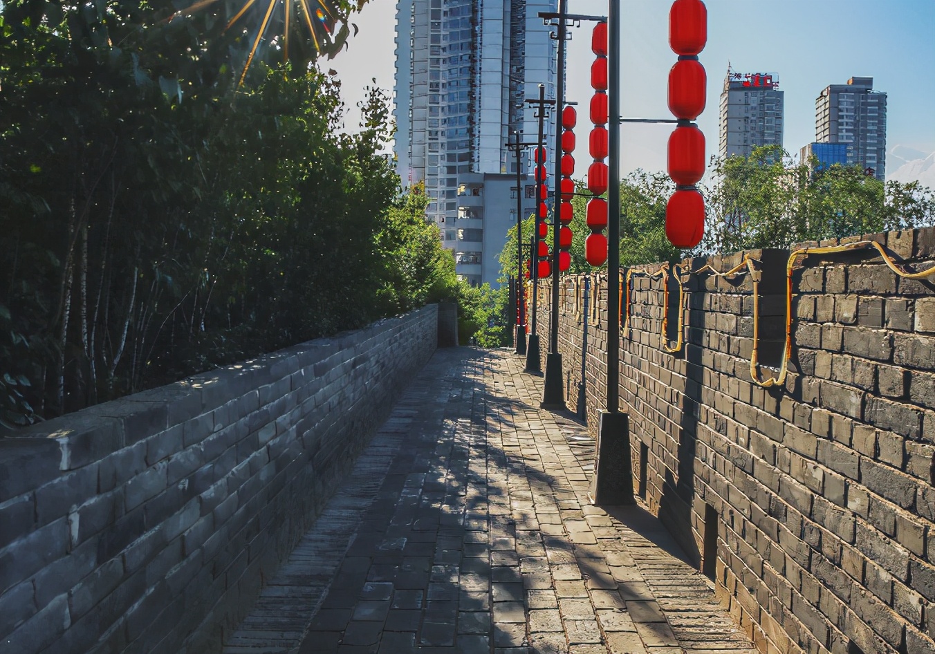 西宁的古城墙历史文化悠久留下了无尽的传奇故事