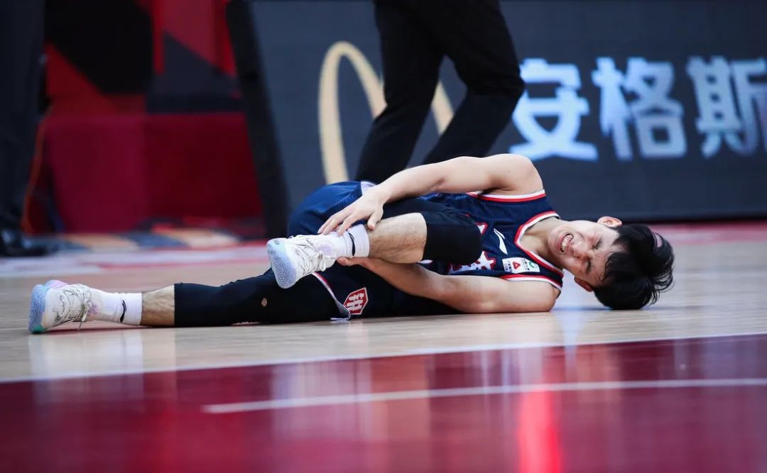 郭艾伦确诊脑震荡!中国男篮遭重创,已有7人受伤