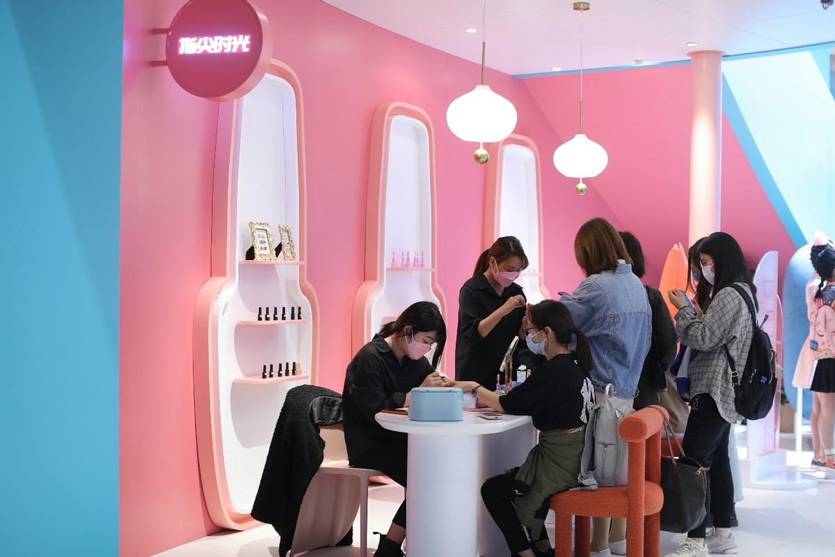 新车走秀,现场美甲!长城汽车"5 5"航母出圈上海车展