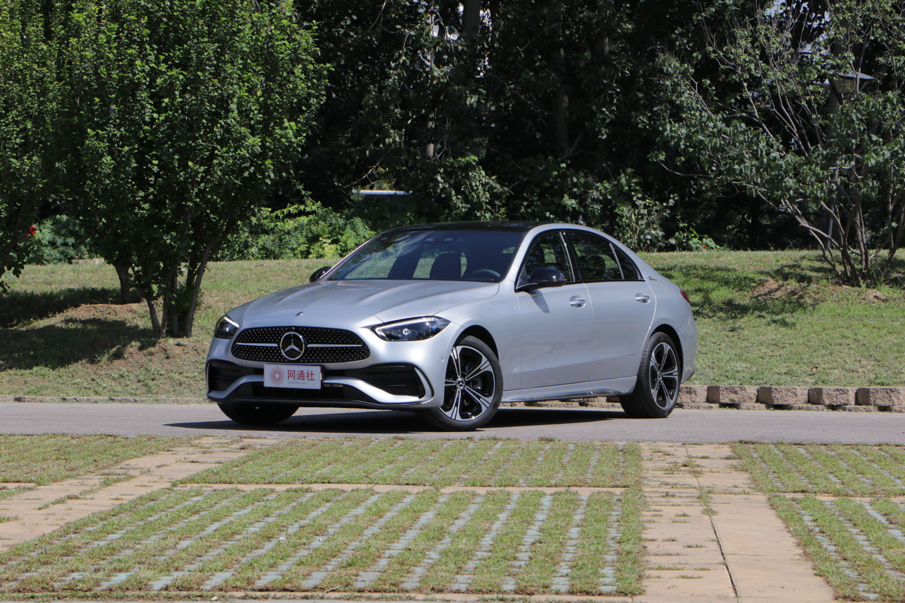 双前脸设计全新奔驰c级长轴距售3252万起