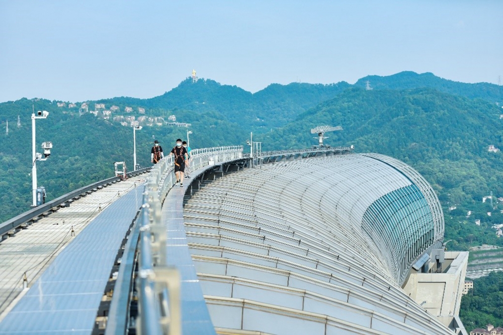 重庆来福士探索舱·观景台全新升级,推出高空体验项目__凤凰网
