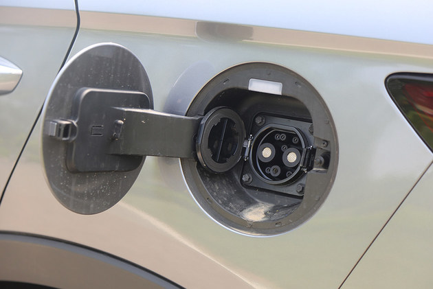 比亚迪宋plus ev试驾 滤震彻底/隔音能力优秀