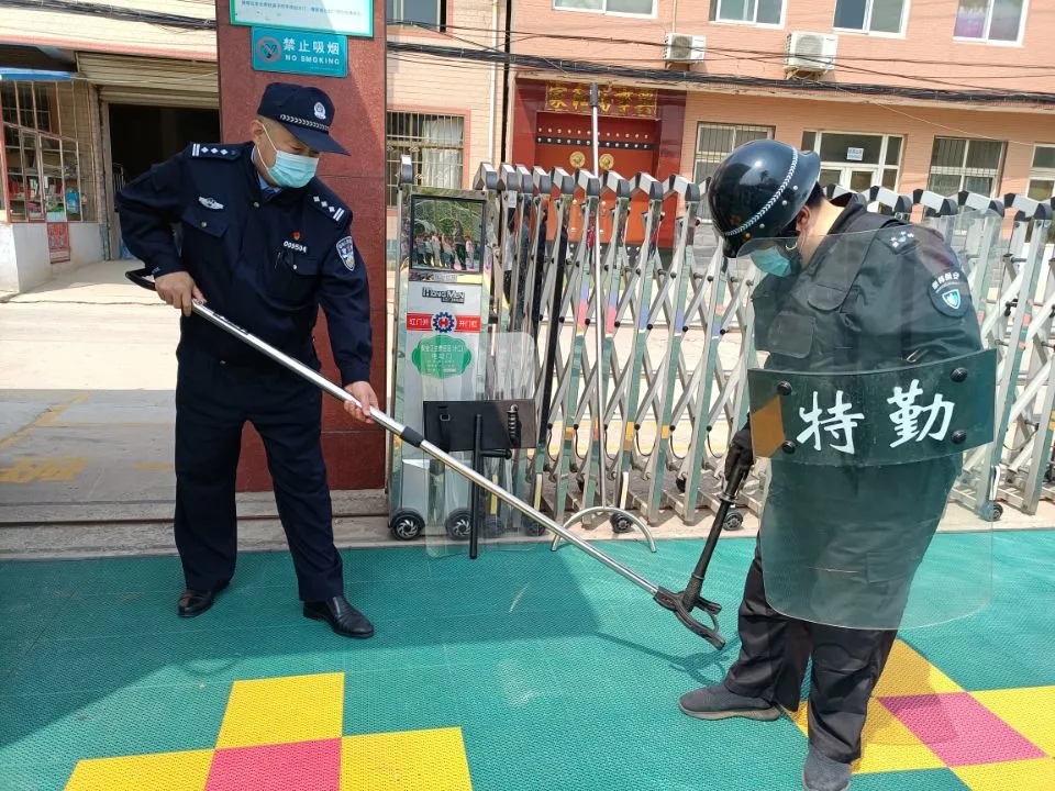 警察叔叔进校园 防暴护学保安全——济南市市中区七贤中心幼儿园