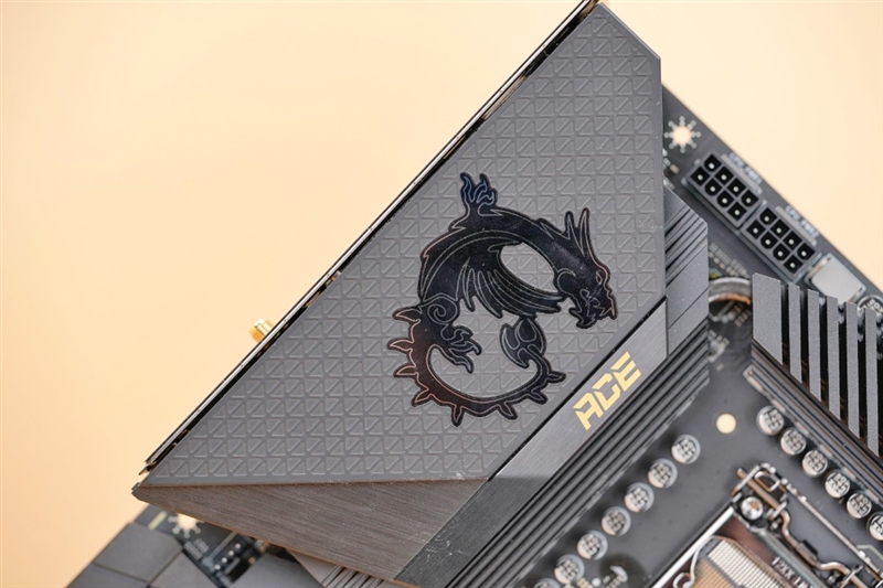 恐怖的战神主板!微星Z590 ACE套装评测:内存与CPU超频独步天下