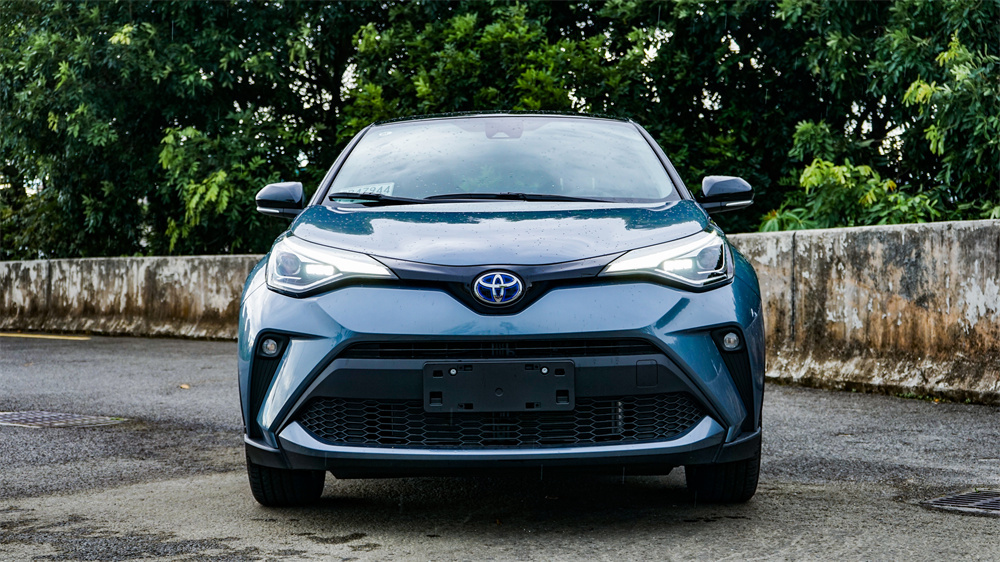 城市生活中的个性好伙伴 试驾广汽丰田ch-r双擎__凤凰网