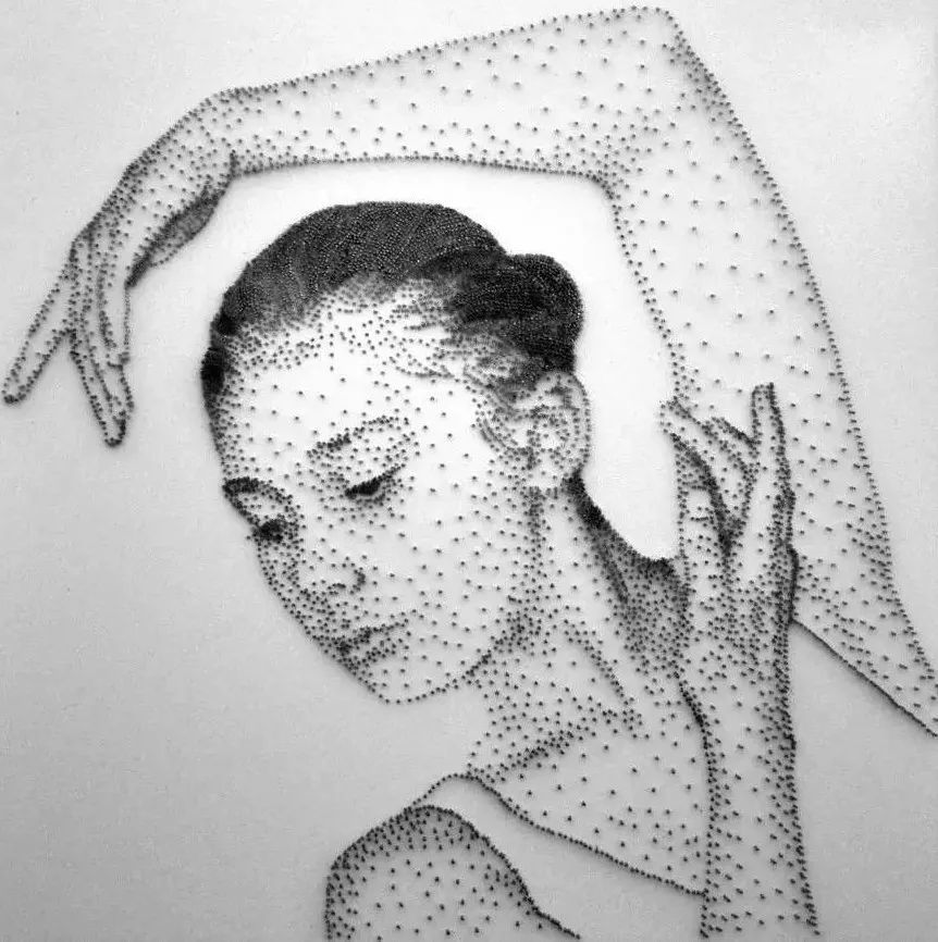 他用20000个钉子刻出人体画,看完头皮发麻__凤凰网