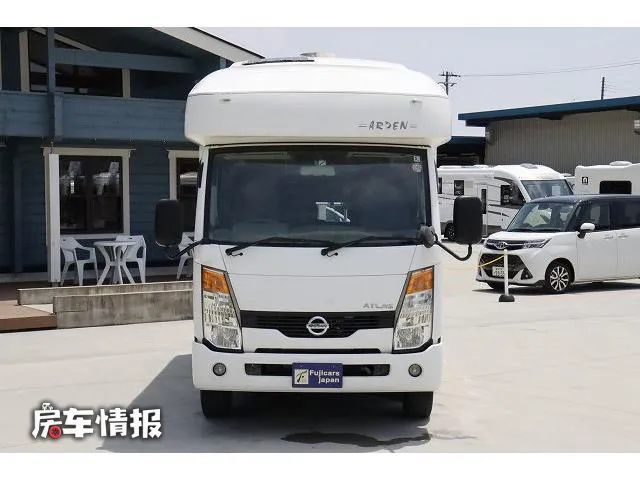 日产平头轻卡房车,长度仅4.8米7座设计,能放3张床为啥还不挤?__凤凰网