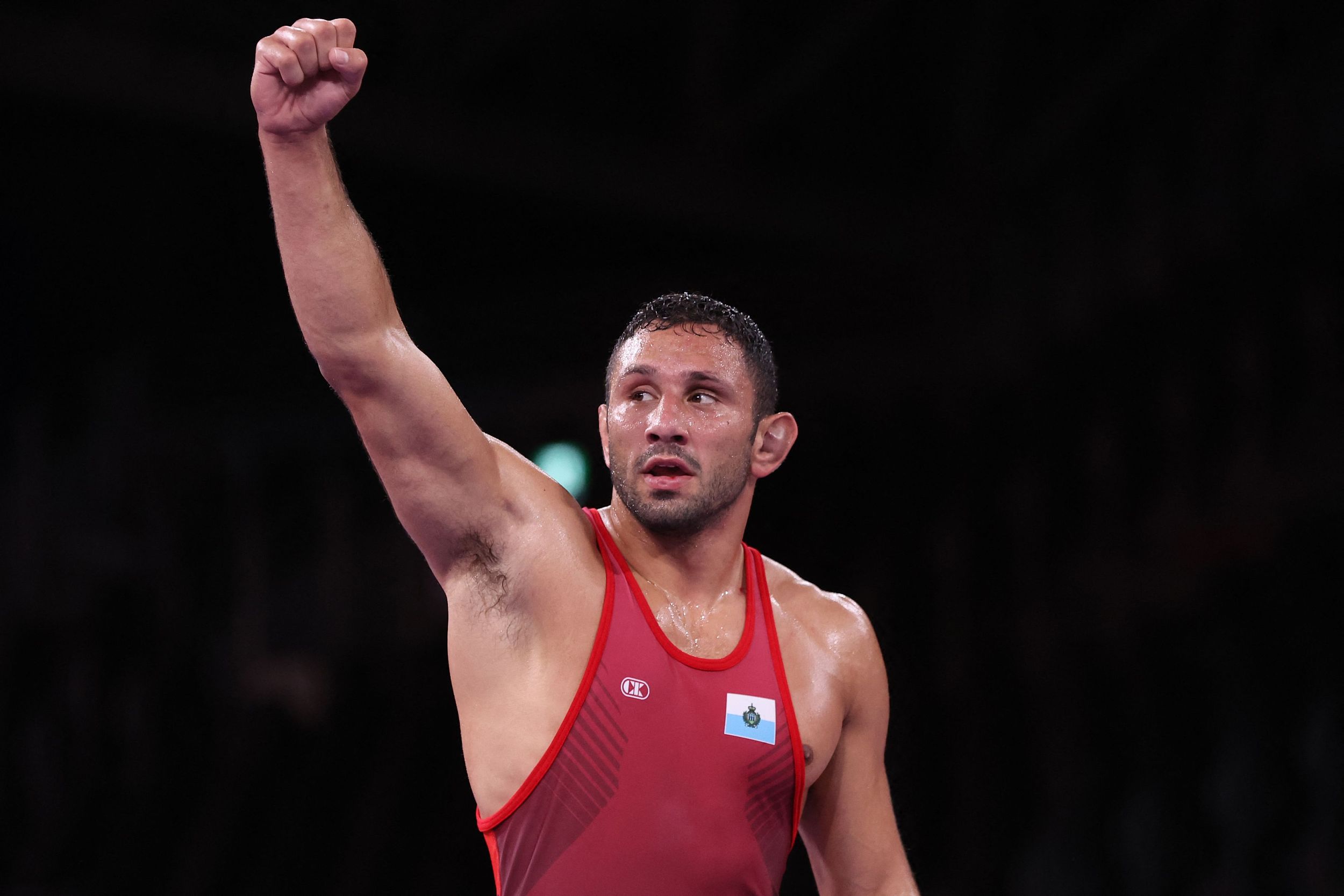 蚂蚁vs大象圣马力诺摔跤手击败印度对手夺铜牌两国奖牌数只差两块