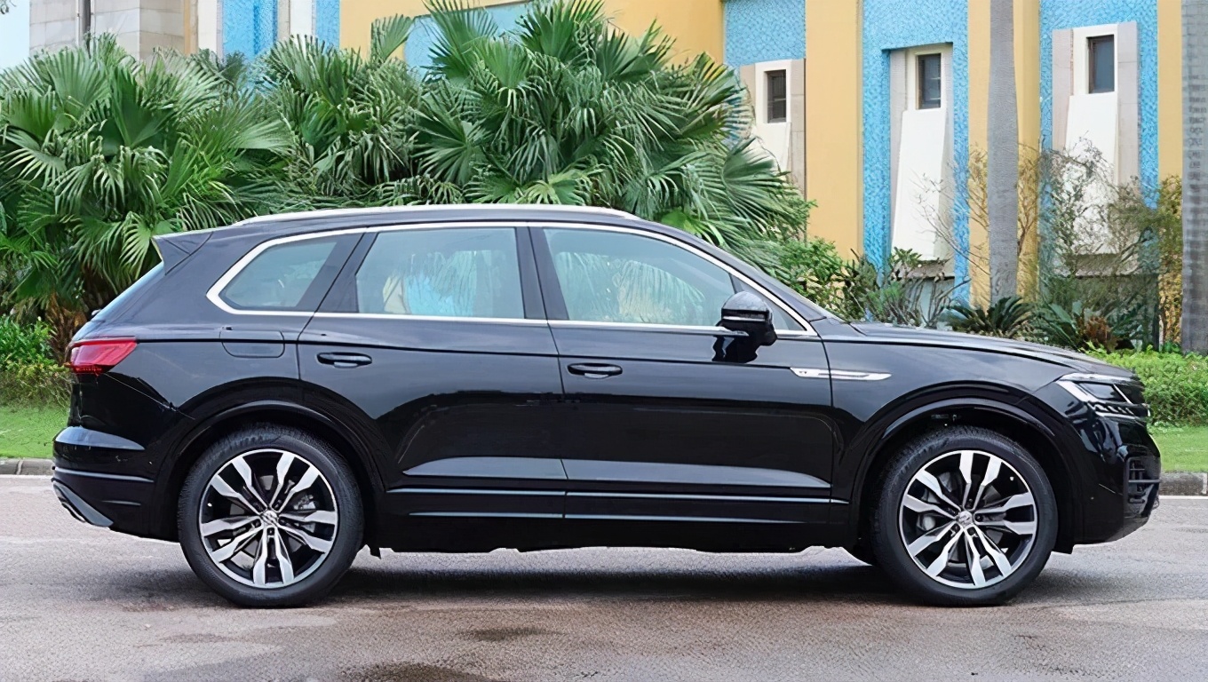 2021款大众途锐新增车型上市 配备全新品牌标识和触控方向盘__凤凰网