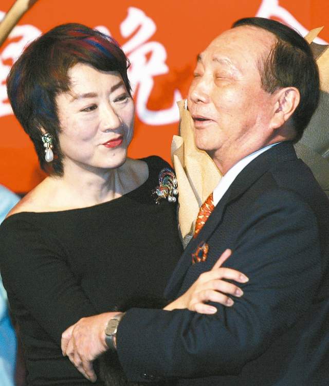 台湾女星分居15年后提告离婚,富豪丈夫爽快同意:永远当她是亲人