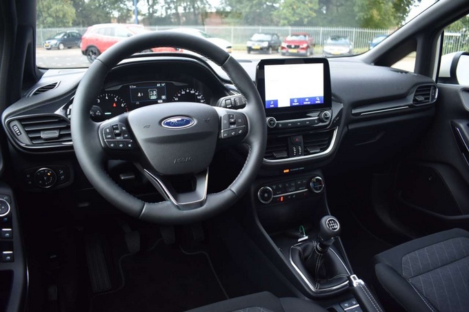 福特嘉年华跨界版实拍搭10t引擎悬浮式屏幕配置丰富