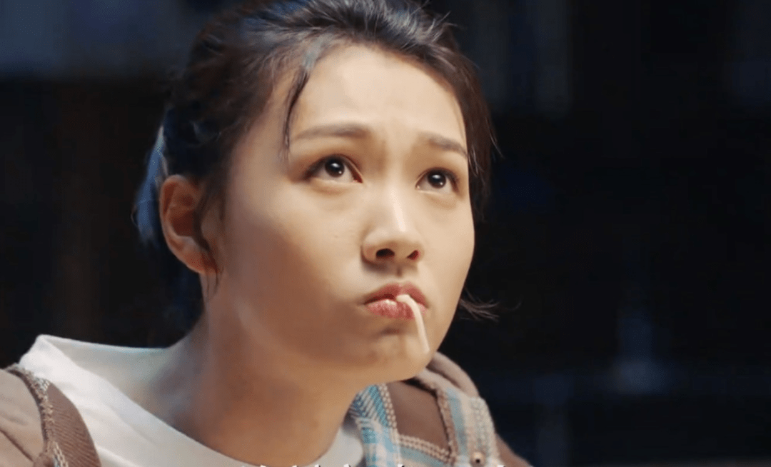 该剧围绕着女大学生王小咪(陈美伊 饰)与两个"爹"的趣味故事展开.