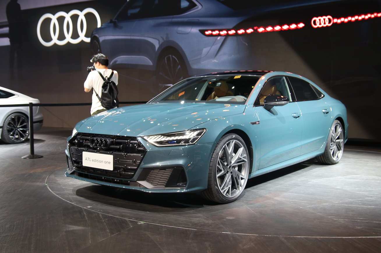 实拍奥迪A7L，车长增加100mm，没了掀背一样能帅_凤凰网汽车_凤凰网