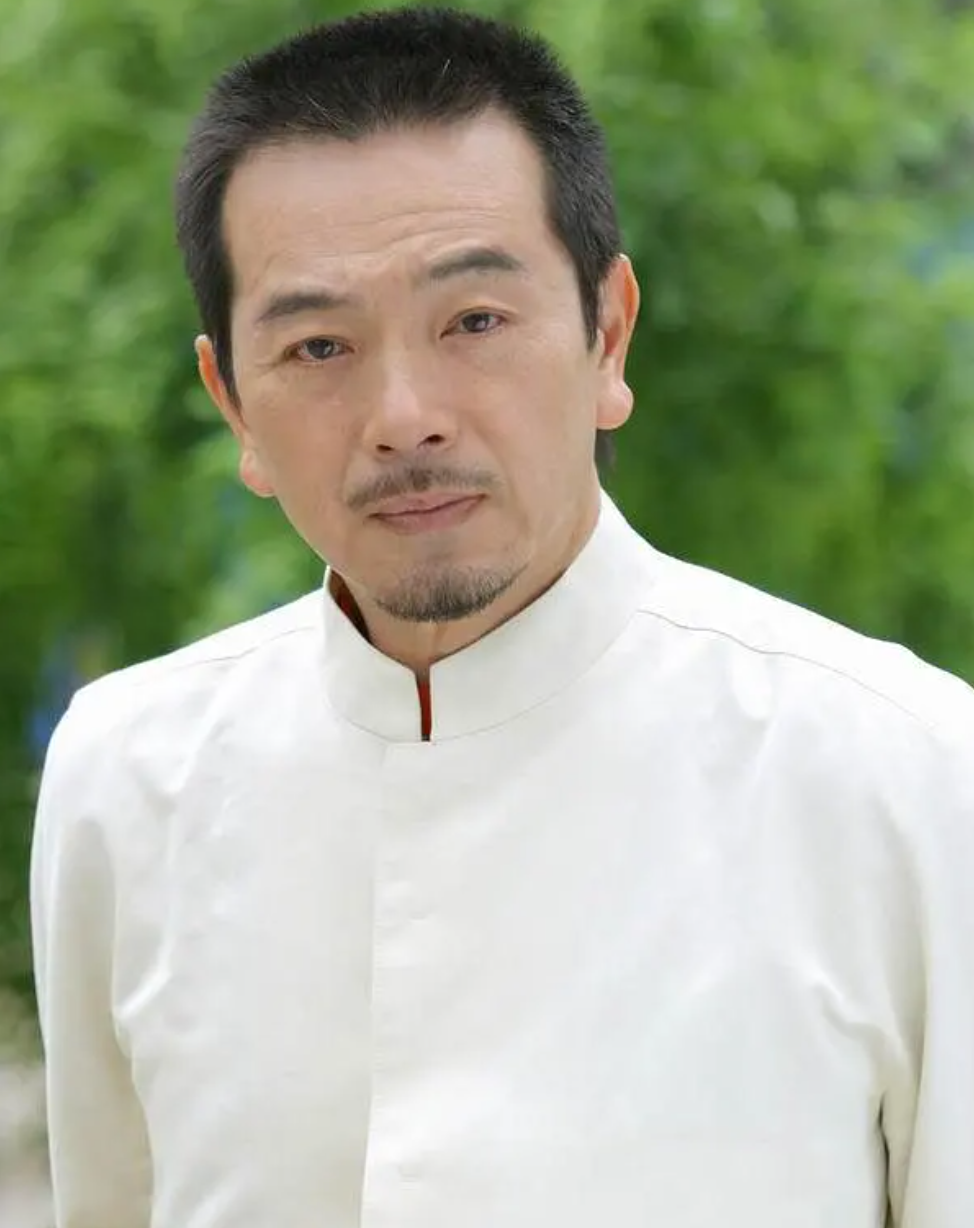 从前的台剧时代,他是当之无愧的年轻男主,而到大陆发展以后