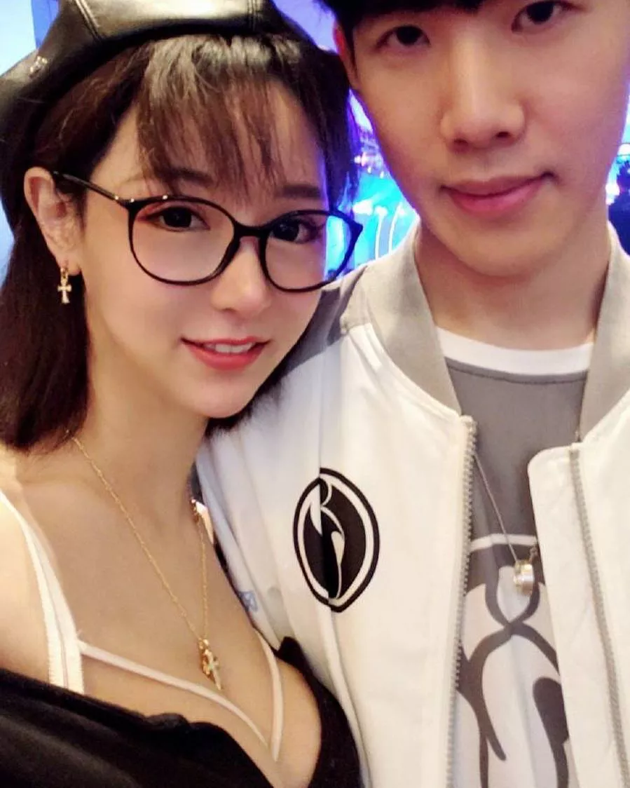 "钱枫女主"被扒!爆乳身材,性感自拍,这搁谁喝了酒不迷糊?