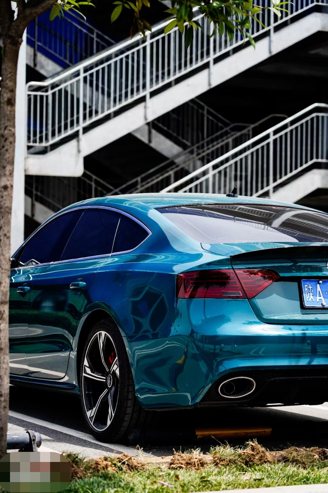 膜呗改色案例:奥迪a5换色地狱绿 霸道的气息扑面而来