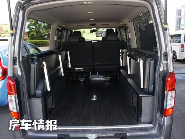 超级实用的日产nv350床车,前方拉人后方拉货,假日旅行还能睡觉
