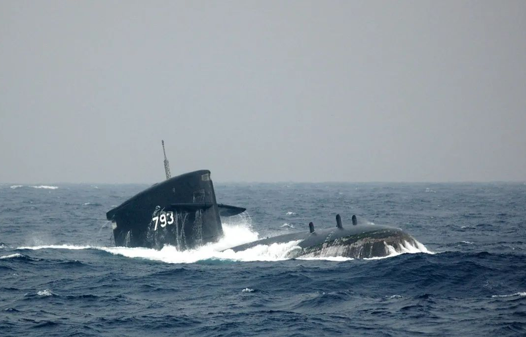 海龙号潜艇图片
