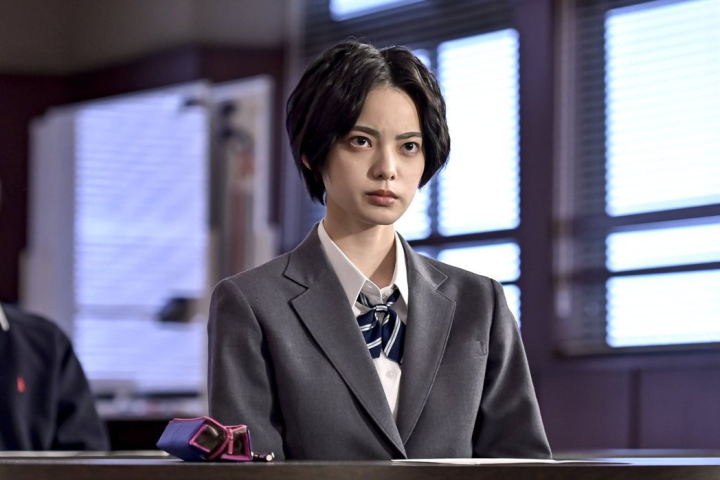 平手友梨奈(饰演岩崎枫)