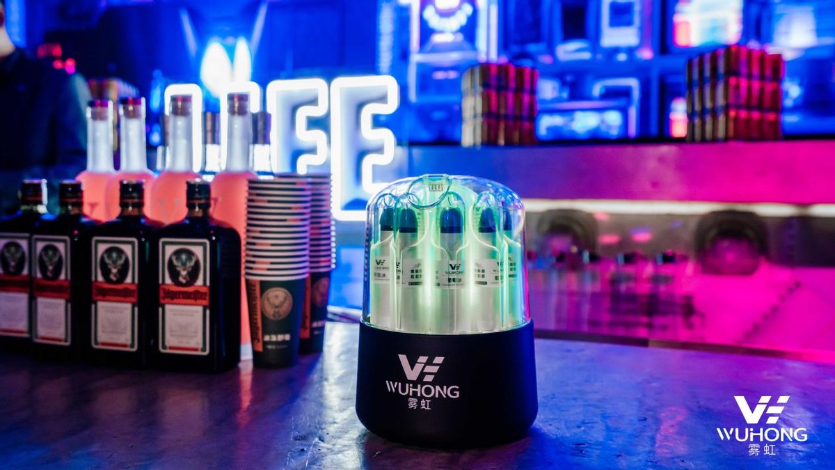 针对痛点自主研发电子烟桌面售货机,产品定位于场景新零售,通过酒吧