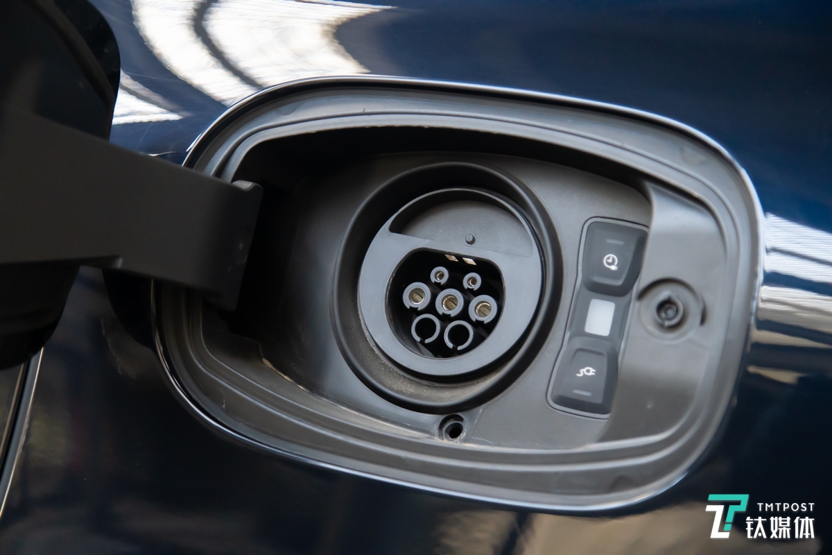 试驾保时捷cayenneehybrid02coupe动力表现出色驾驶感受细腻