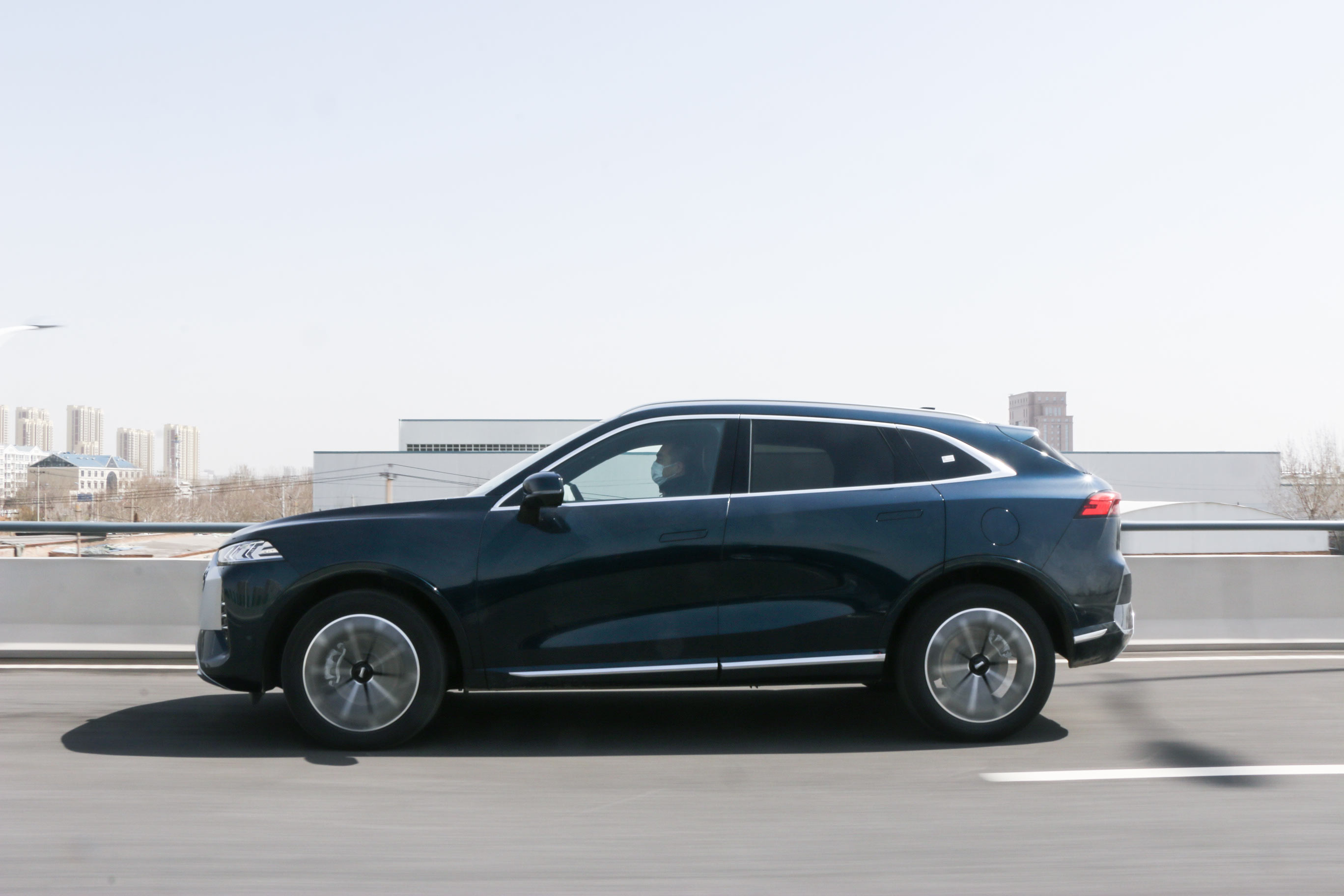 谁说汽油车不能自动驾驶 体验wey摩卡高速驾驶辅助