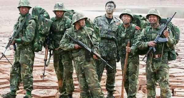 士兵突击剧组15年重聚首真是谁来谁尴尬