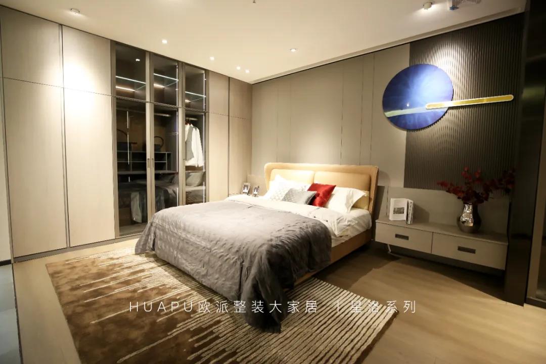 郑州华埔装饰护墙板 木格栅床头设计,简约现代风格装修案例