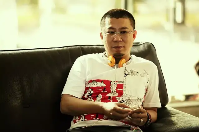 导演以小见大,用一次突击行动引出马帅,牵扯出14年前的旧案,再配合