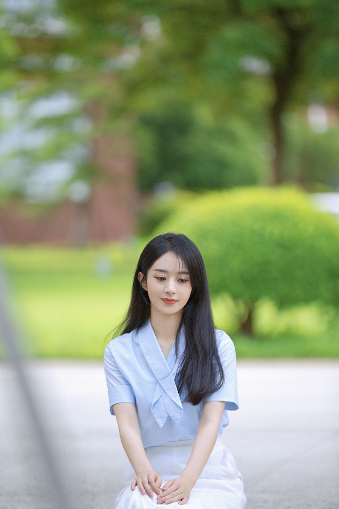 赵丽颖你值得更好的mv拍摄花絮白衣长发宛如校园女神