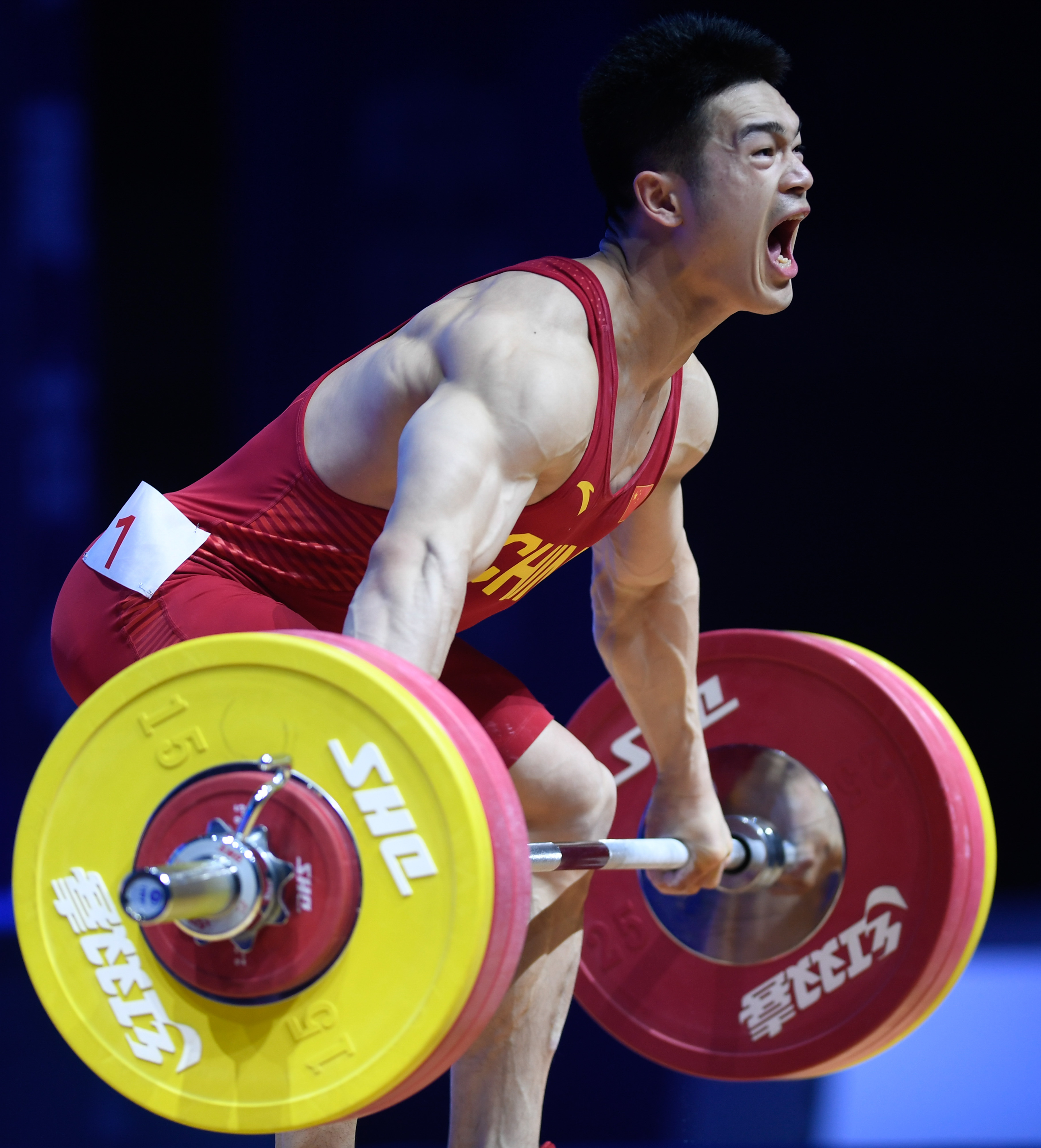 深夜0点,中国体坛传来喜讯!27岁名将霸气包揽3金,打破世界纪录