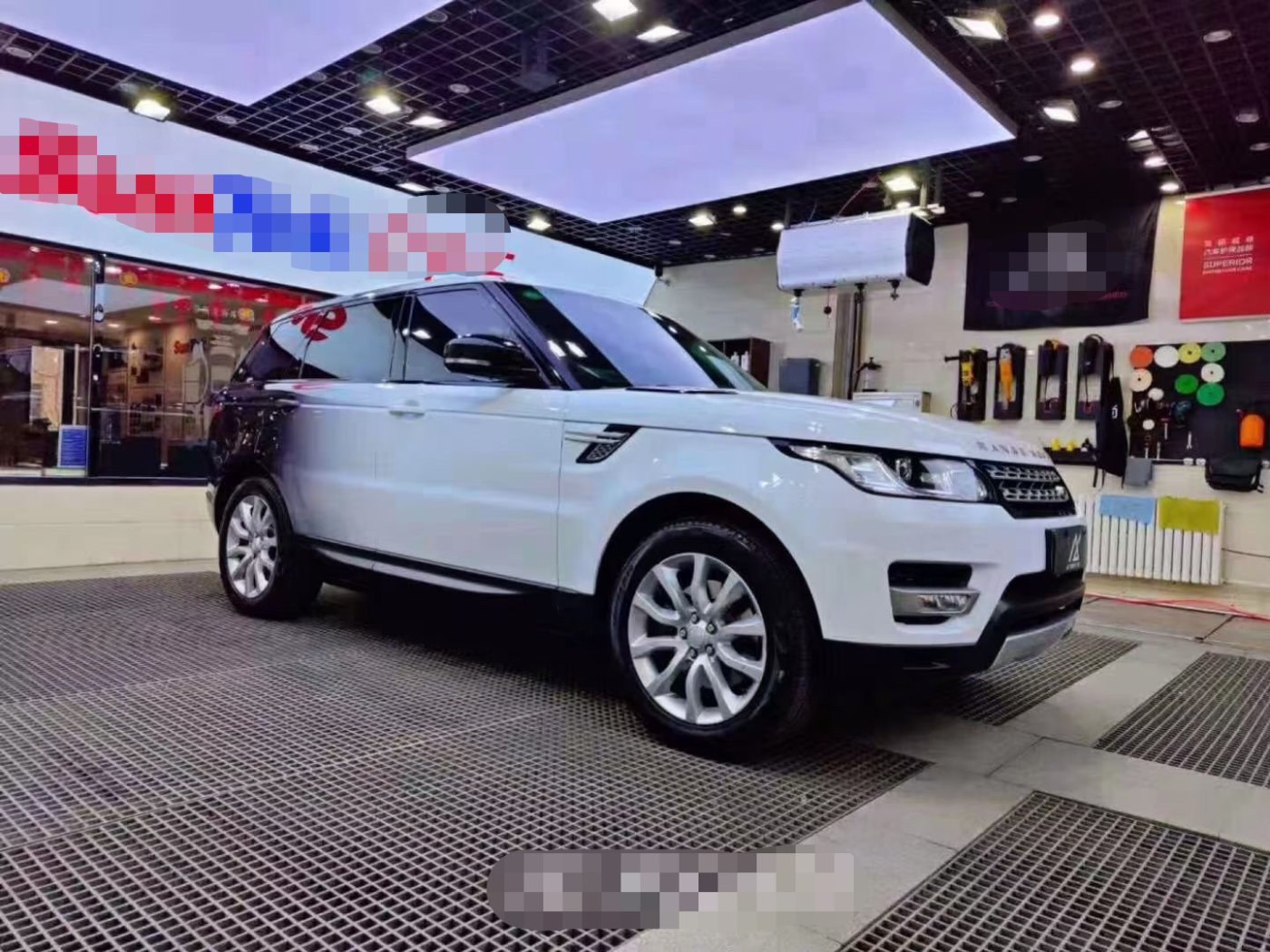 路虎揽胜改色黑白渐变 原来车身颜色也可以这么玩儿__凤凰网