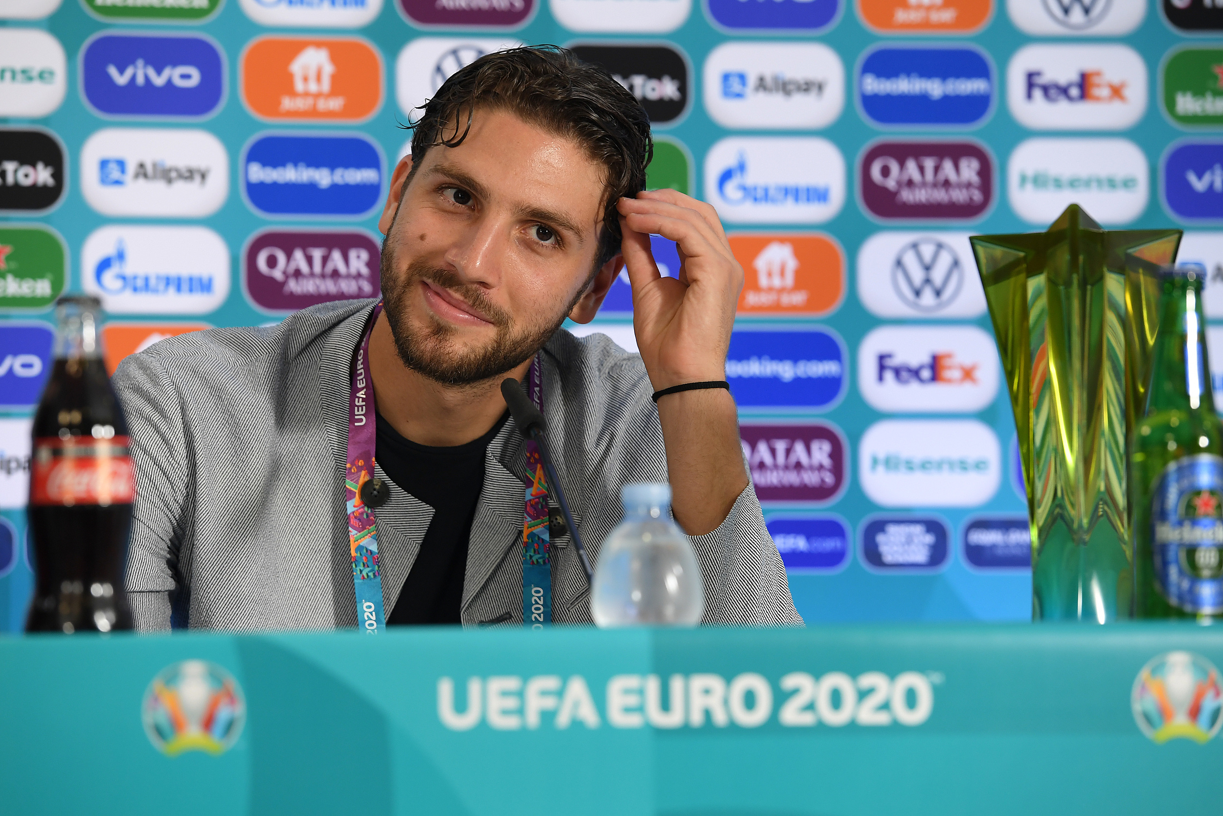 洛卡特利当选全场最佳.