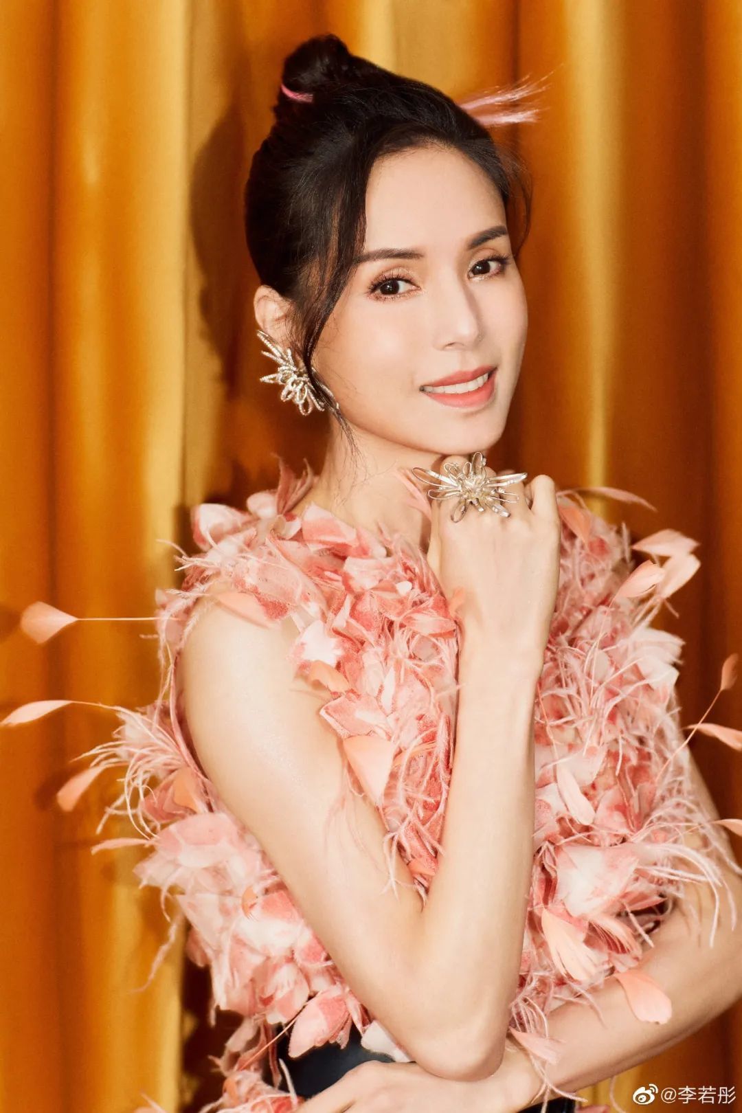 李若彤是壁画里走出来的仙女本人吧