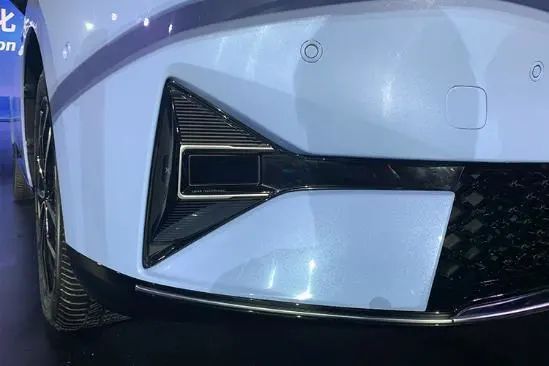 激光雷达这么贵,为啥小鹏p5还放在不耐撞的车头两侧?