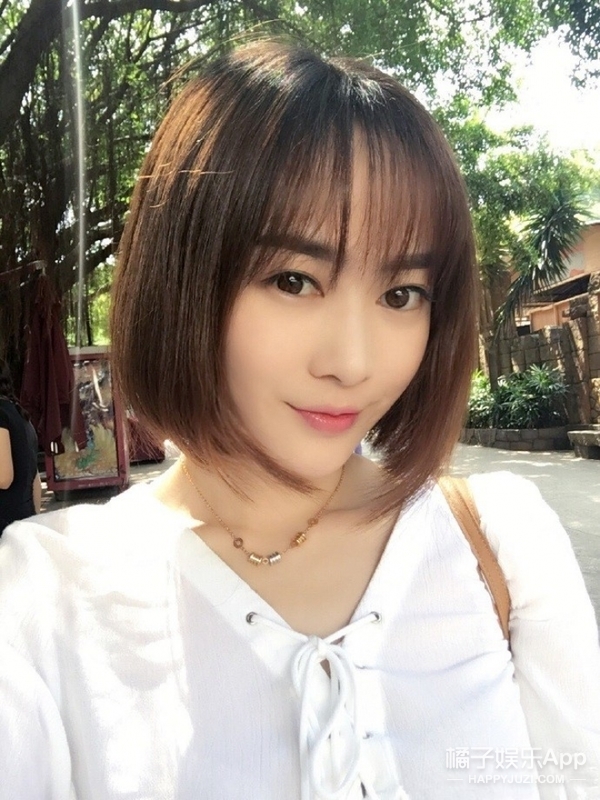 考上了中央戏剧学院2012级表演系▽ 严莉莉的死党方珍妮▽