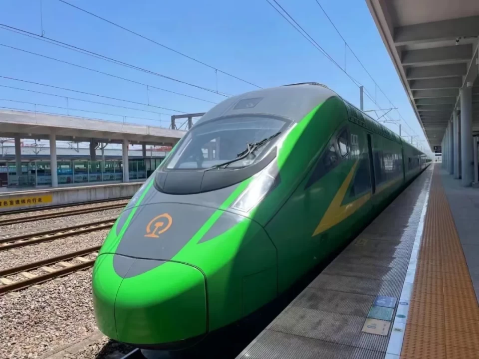 金台铁路即将开通专属绿巨人霸气登场