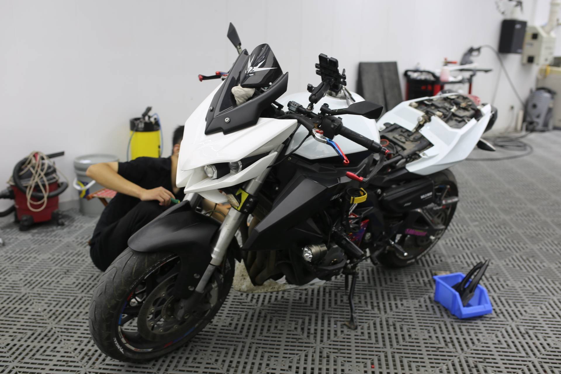 帅气摩托 tnt黄龙600改色高亮水泥灰 本田cbr650r装贴酷炫拉花__凤凰