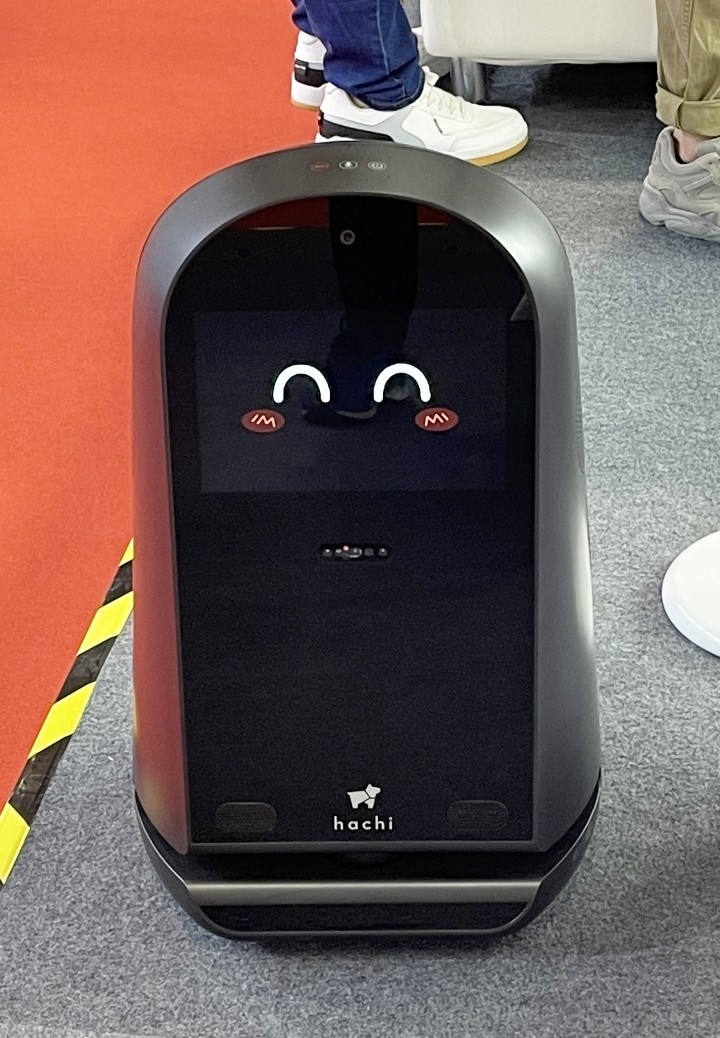 正文这其中包括现场发布家庭服务机器人hachi bingo 2的哈奇智能.