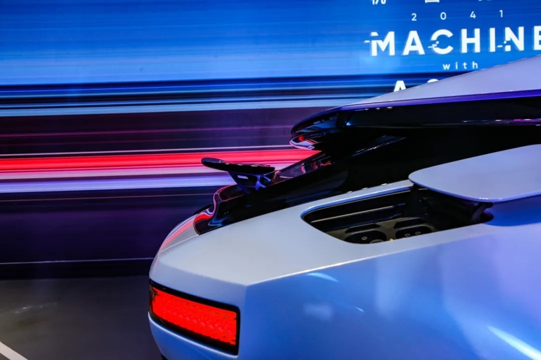 闲侃| "非典型"物理学家与他的"2041"座驾