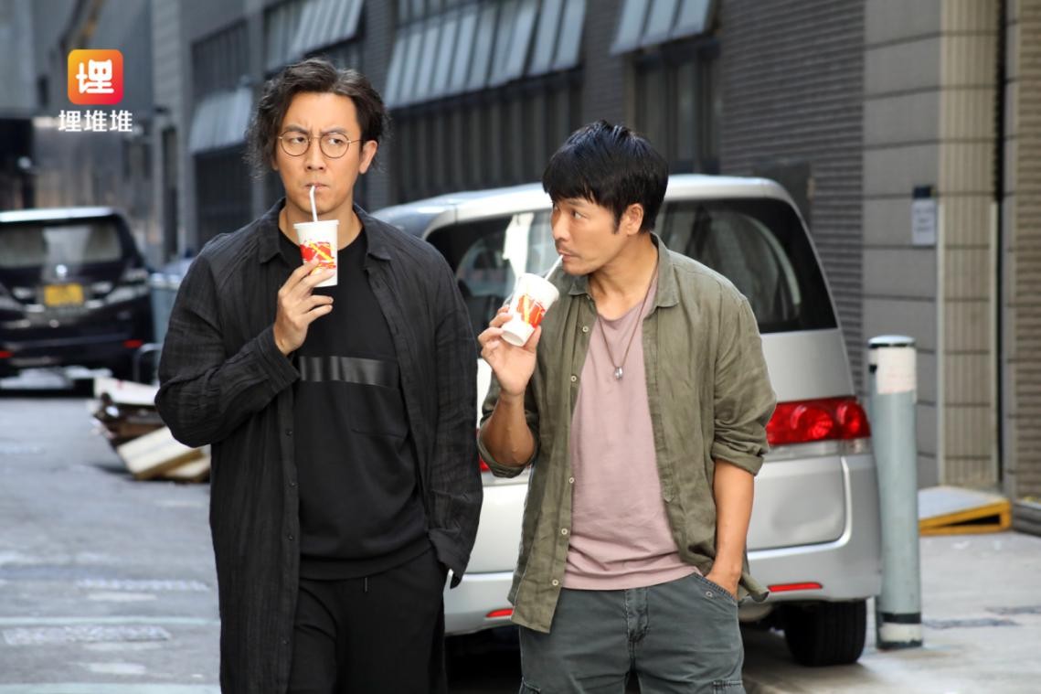 《荒诞剧团》爆笑开局落泪收官 精品喜剧成后起之秀