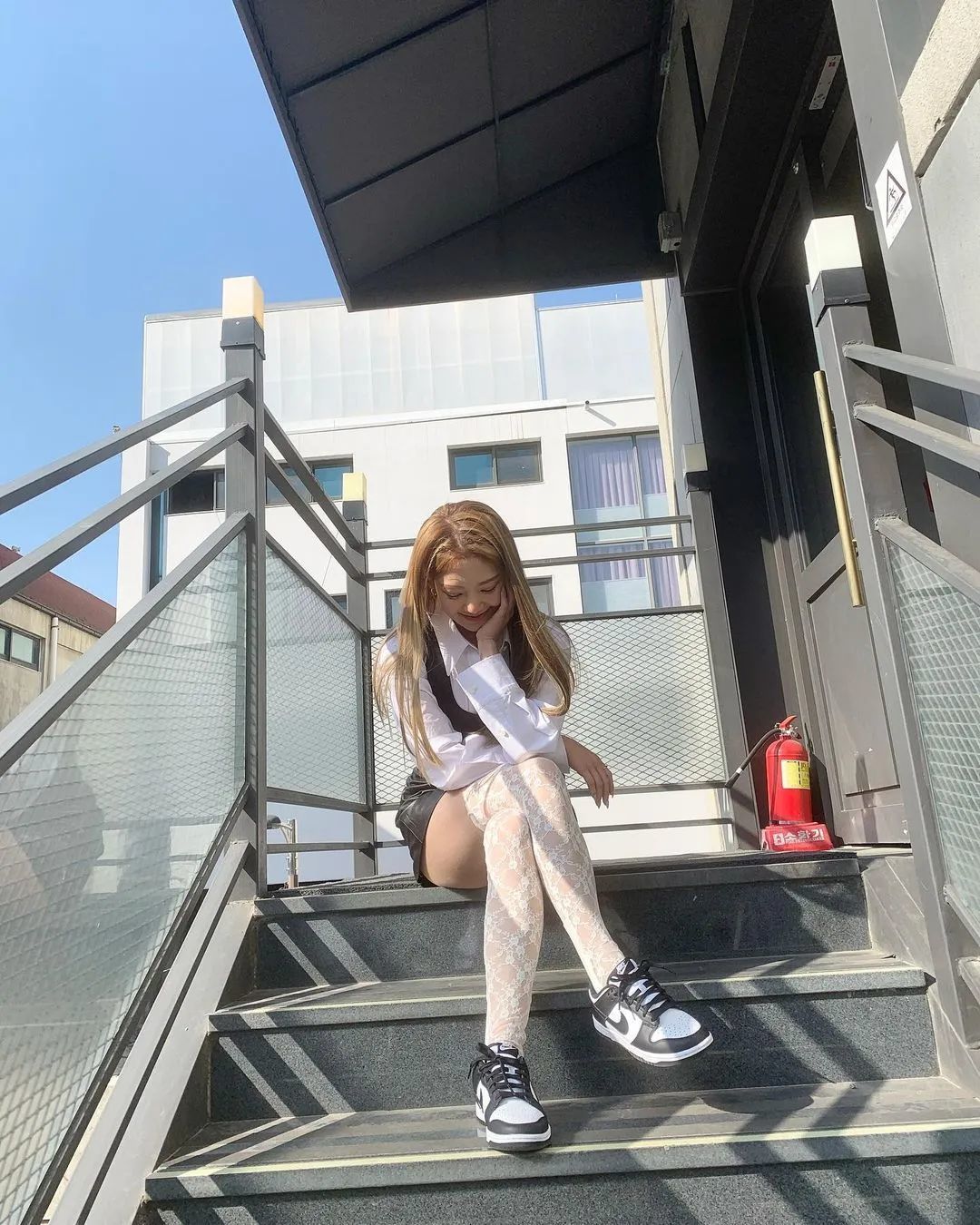 金孝渊对于黑白熊猫配色的球鞋似乎情有独钟,高人气