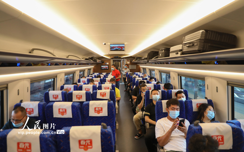 复兴号首次在海南环岛高铁上运营_凤凰网财经_凤凰网