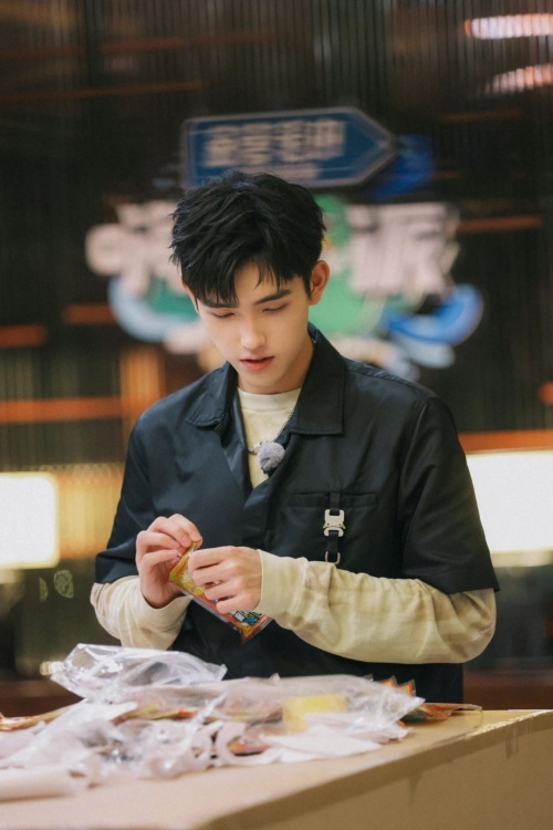 陈飞宇新综艺《嗨放派》获网友好评,憨憨性格圈粉无数__凤凰网