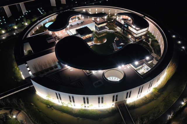 湖畔大学新校区位于杭州市余杭区仓前镇,占地面积约375亩,一期约60亩