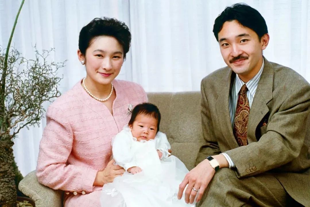 日本“皇室连续剧”又更新了，真子公主为爱痴狂__凤凰网