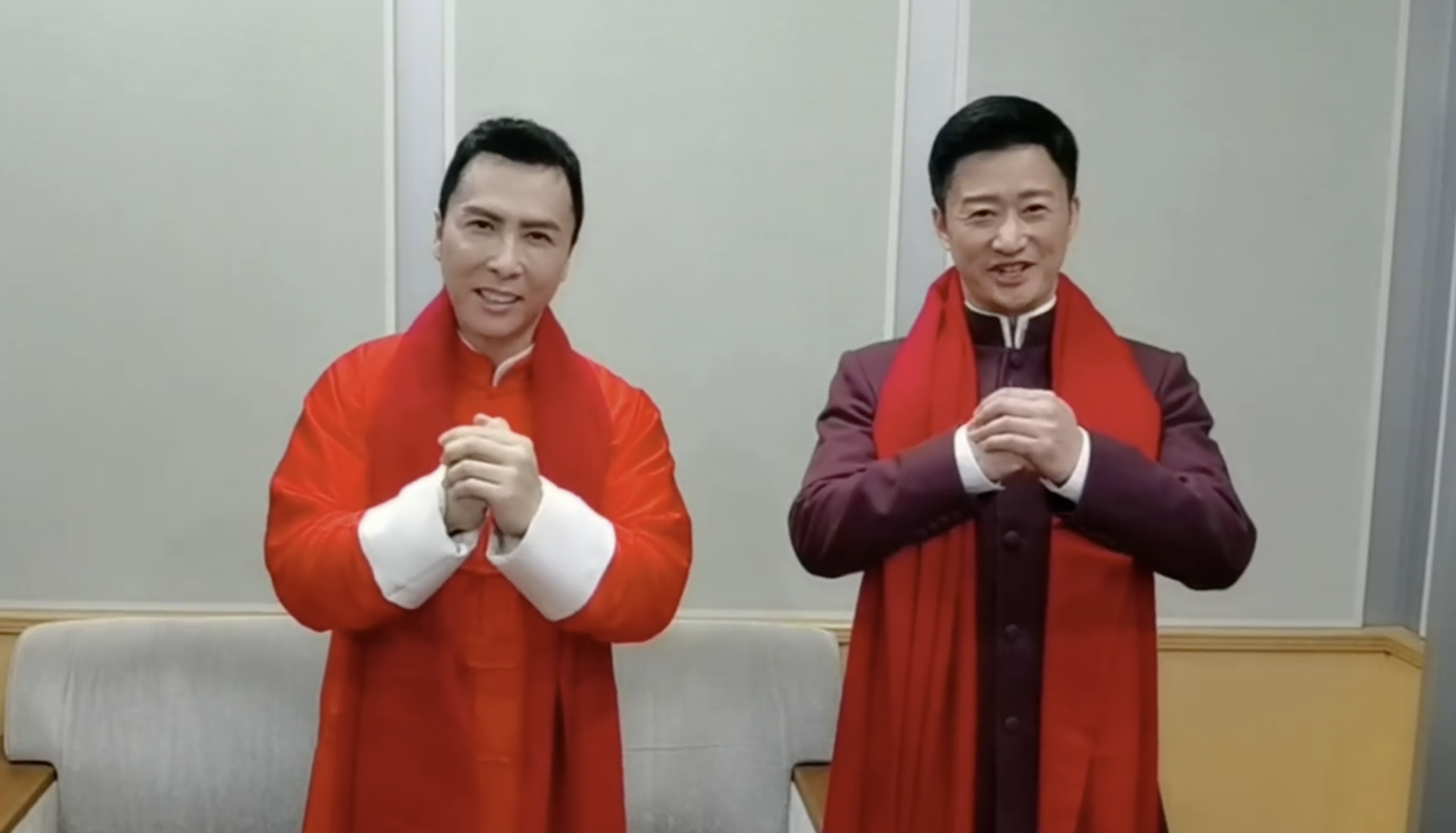 吴京甄子丹"打架"表情包笑疯了!这搞笑动图,杨紫王俊凯模仿过