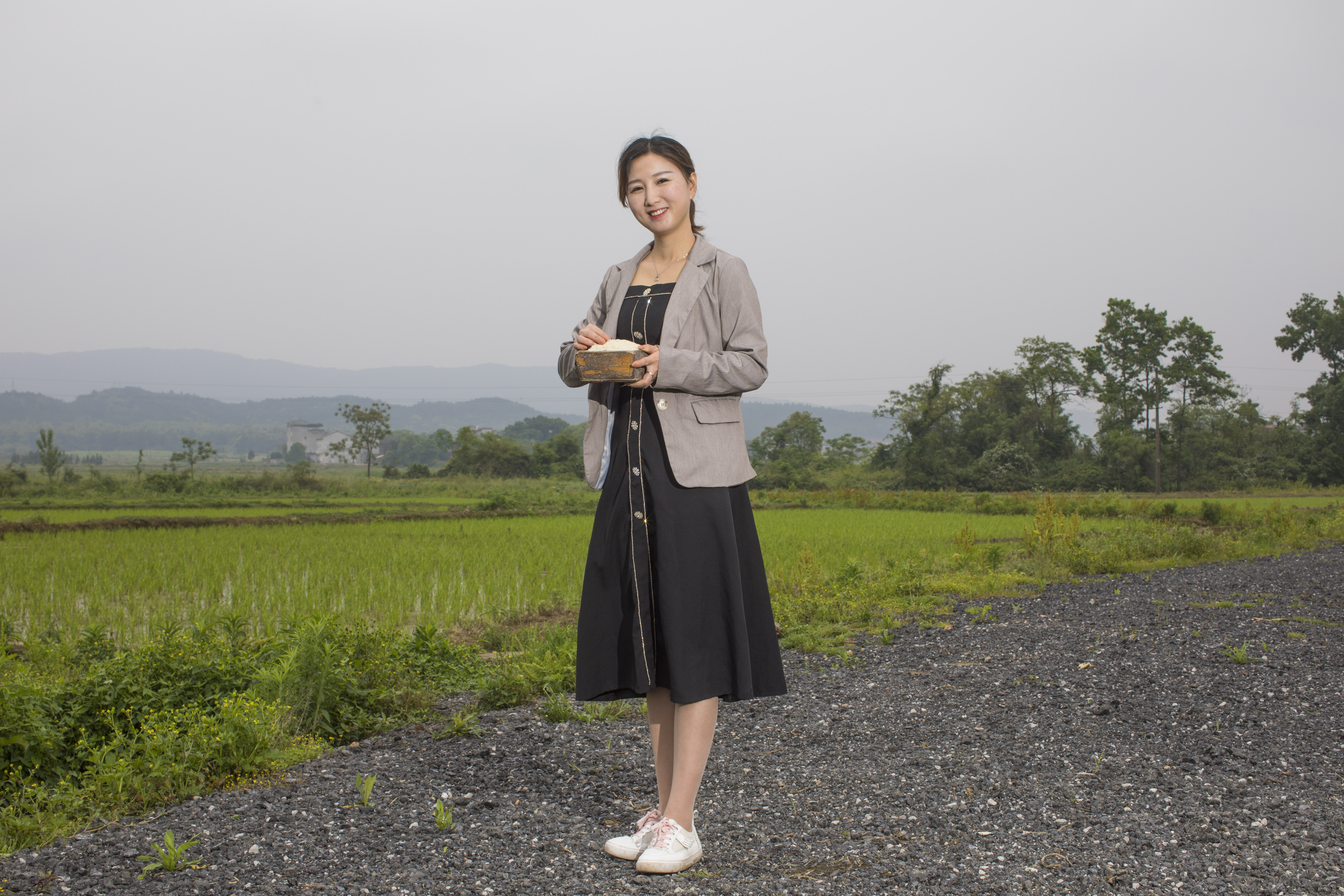摄影师给8位农村妈妈拍大片她们开始化妆眼里有光